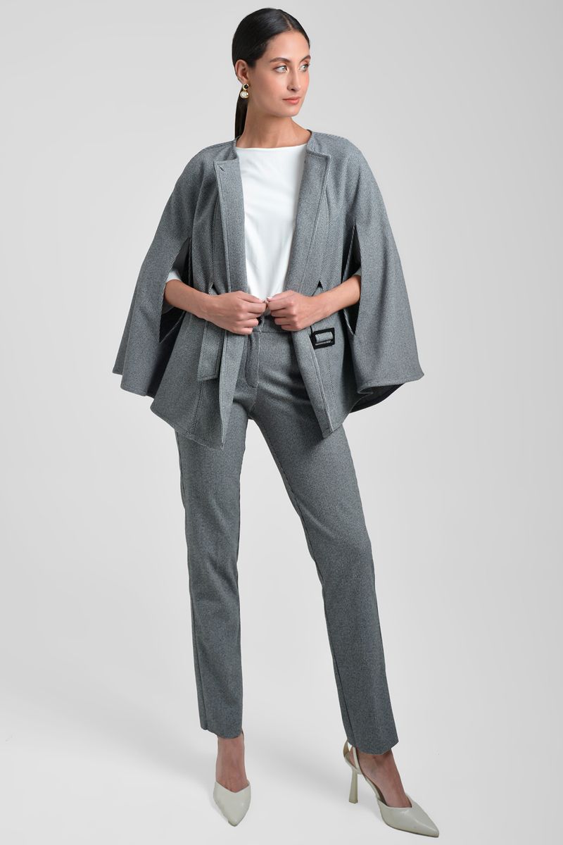CAPA_MUJER_XUSS_KI-0022_GRIS-HUMO_1