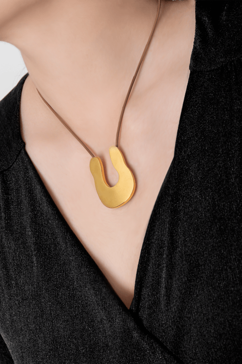 COLLAR CORDÓN PIEZA METÁLICA