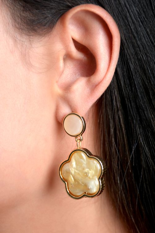 ARETES MUJER FLOR SEMIREDONDA