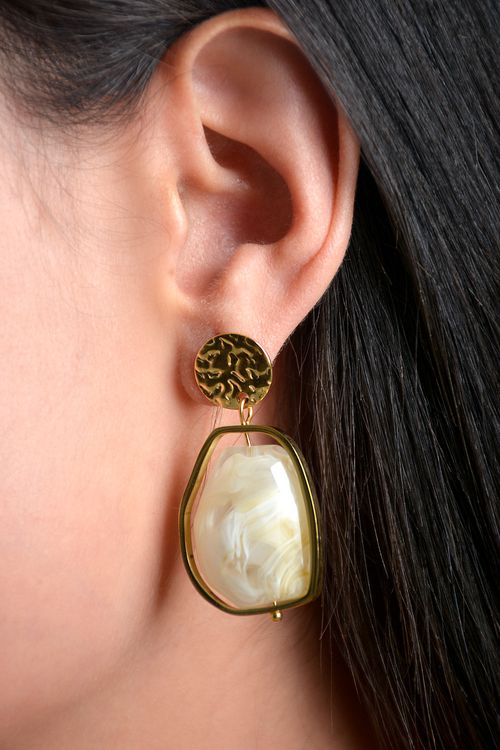 ARETES MUJER DISEÑO GEOMETICRO IRREGULAR