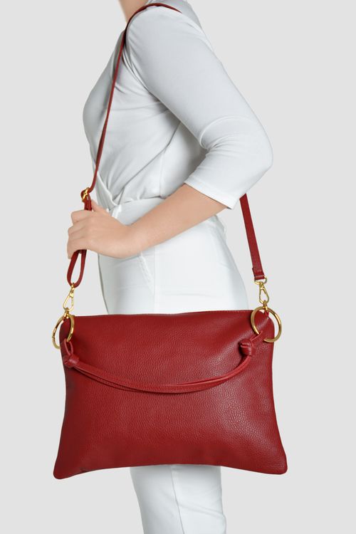 BOLSO MEDIANO CUERO AROS DORADOS