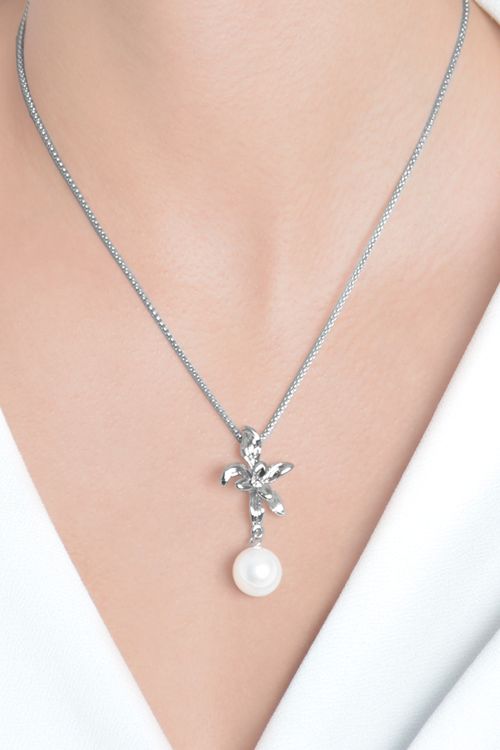 COLLAR LARGO CON DIJE DE FLOR