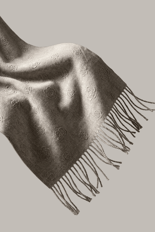 PASHMINA MUJER ROSAS EN RELIEVE